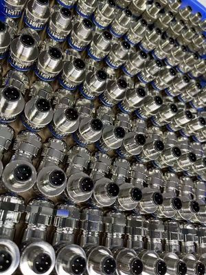 Un buen precio. Panel de alambre electrónico PA66 resistente montado conector eléctrico OEM industrial en línea