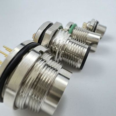 Un buen precio. IP40 impermeable M16 conector circular de 16 mm tamaño de apertura del panel tornillo bloqueado en línea